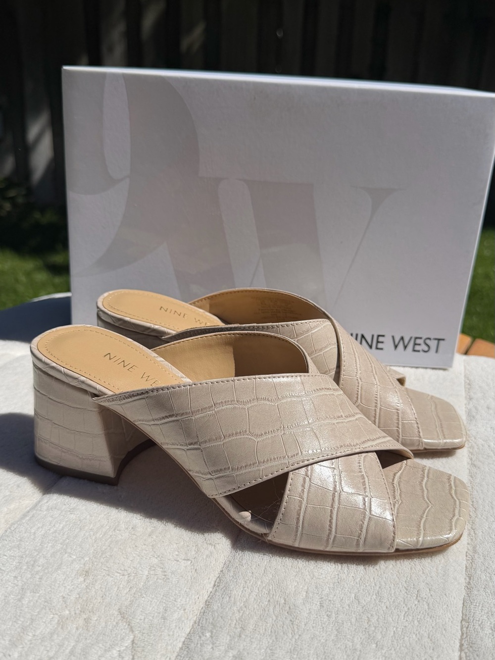 Nine West Beige Croc Block Heels – Size 6.5M – Modern Strappy Design